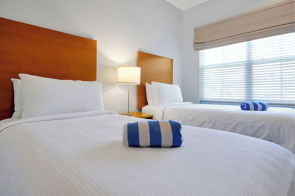 Regal Oaks Resort Vacation Townhomes by IDILIQ — Hotel rooms in Kissimmee, Florida
