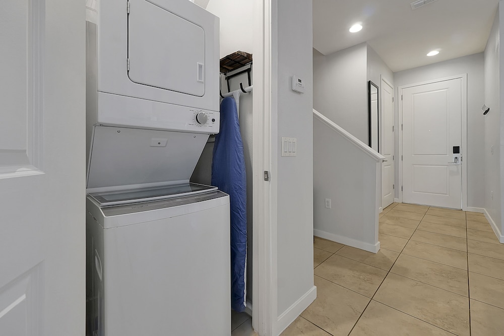 Regal Oaks Resort Vacation Townhomes by IDILIQ — Hotel rooms in Kissimmee, Florida