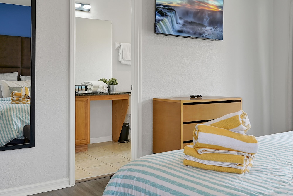 Regal Oaks Resort Vacation Townhomes by IDILIQ — Hotel rooms in Kissimmee, Florida