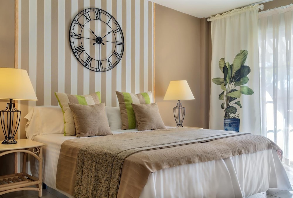Gran Oasis Resort — Hotel rooms in Playa de las Americas, Canary Islands