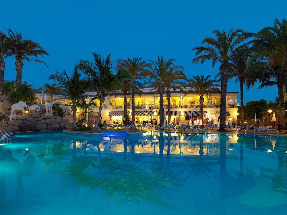 Gran Oasis Resort — Swimming pool in Playa de las Americas, Canary Islands