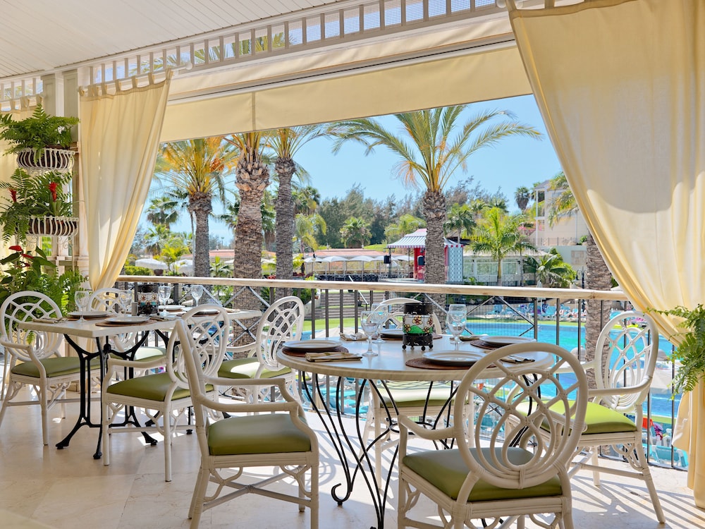 Gran Oasis Resort — Restaurant & bars in Playa de las Americas, Canary Islands