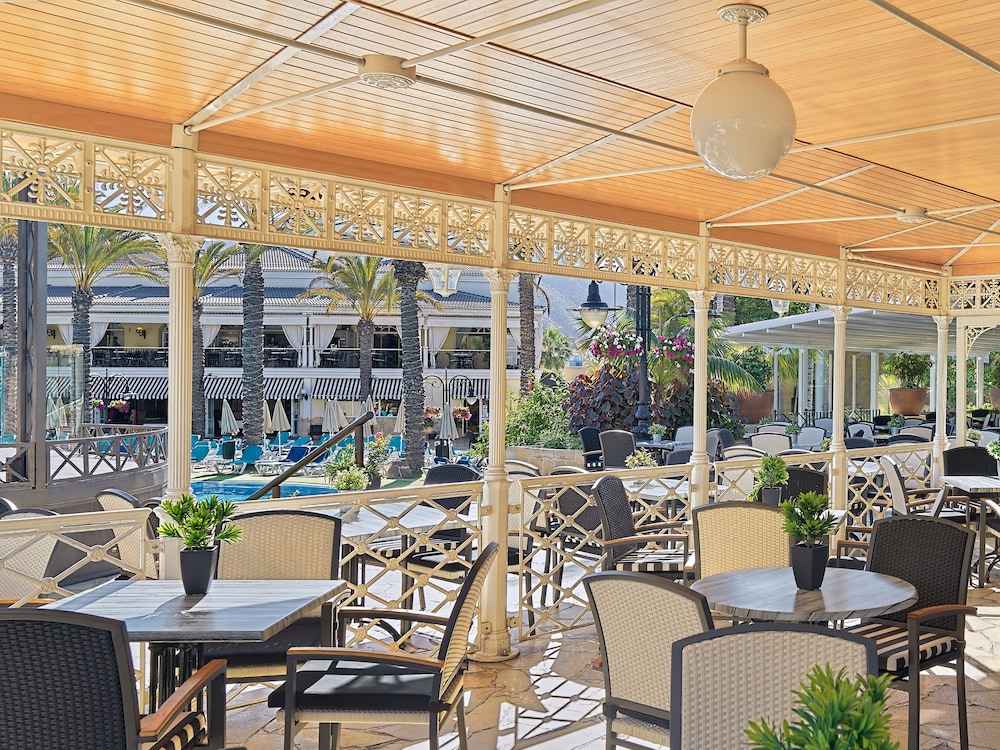 Gran Oasis Resort — Restaurant & bars in Playa de las Americas, Canary Islands