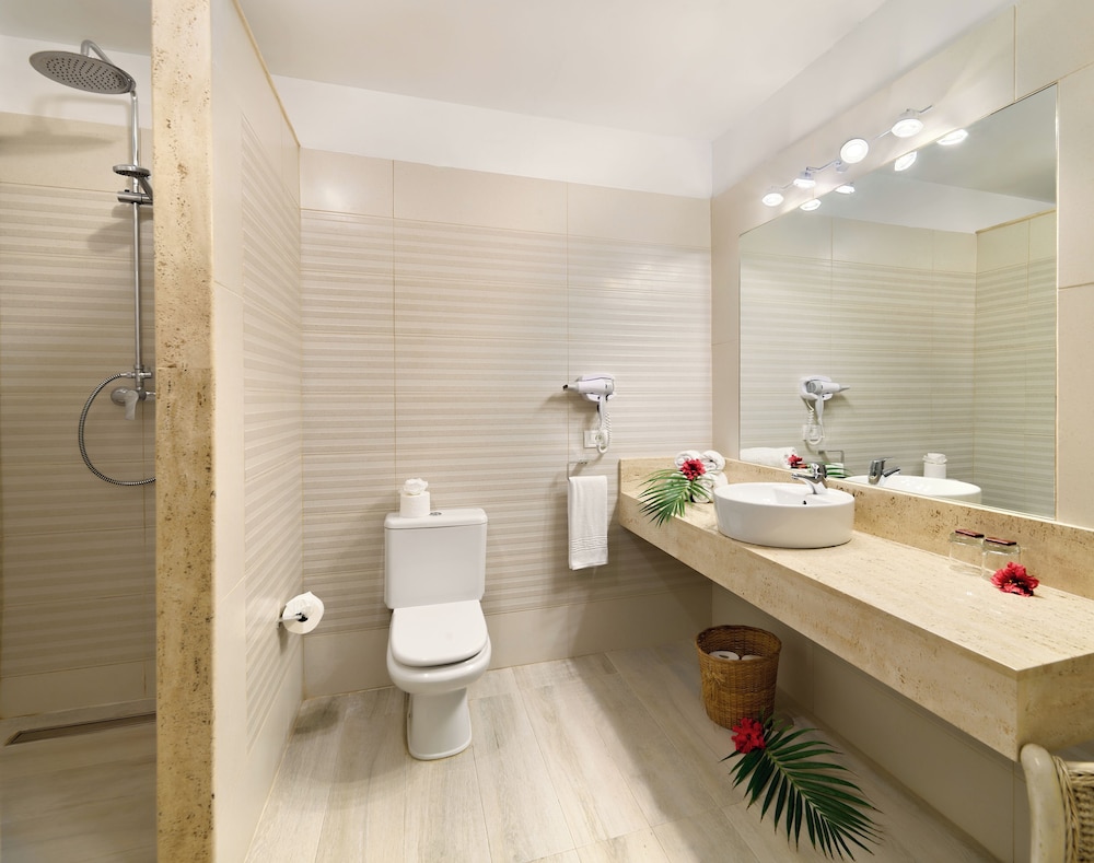 Gran Oasis Resort — Hotel rooms in Playa de las Americas, Canary Islands