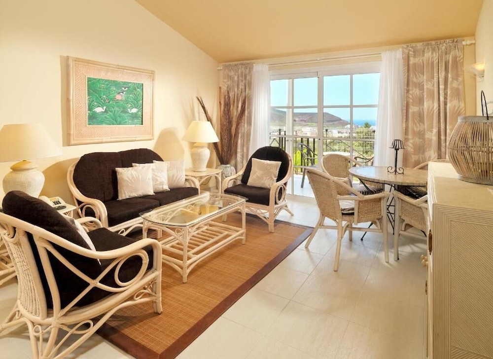 Gran Oasis Resort — Hotel rooms in Playa de las Americas, Canary Islands