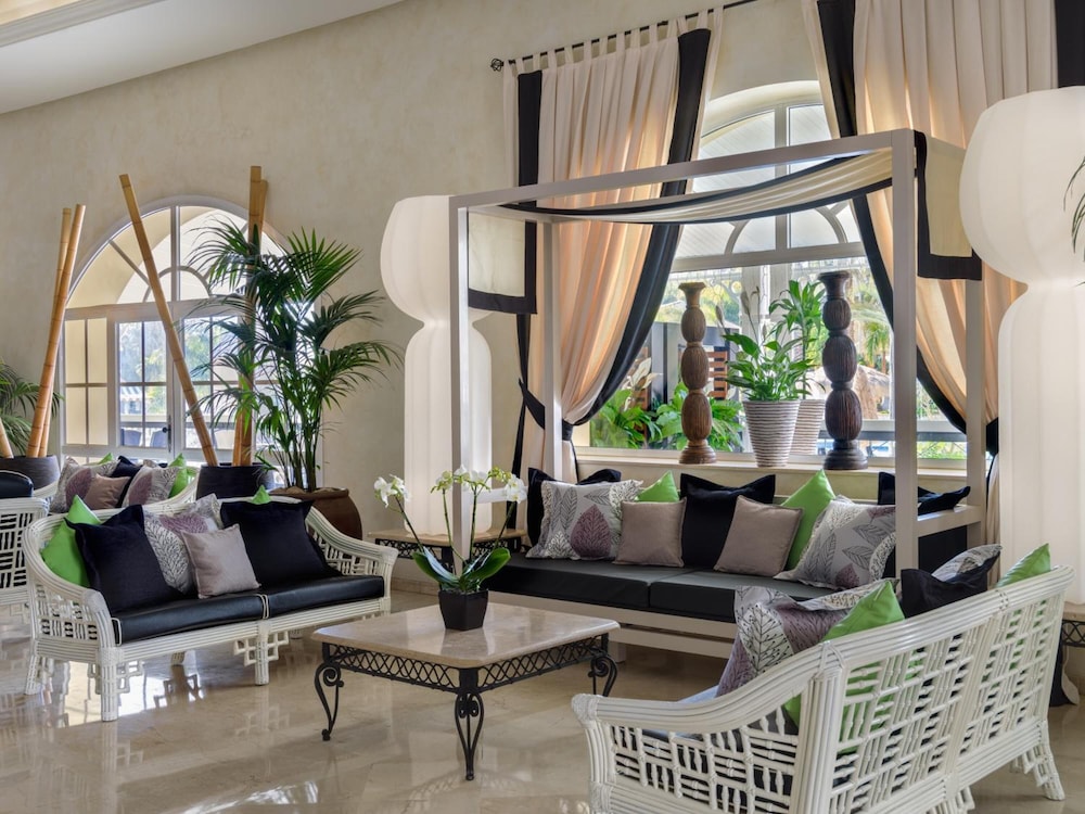 Gran Oasis Resort — Hotel rooms in Playa de las Americas, Canary Islands