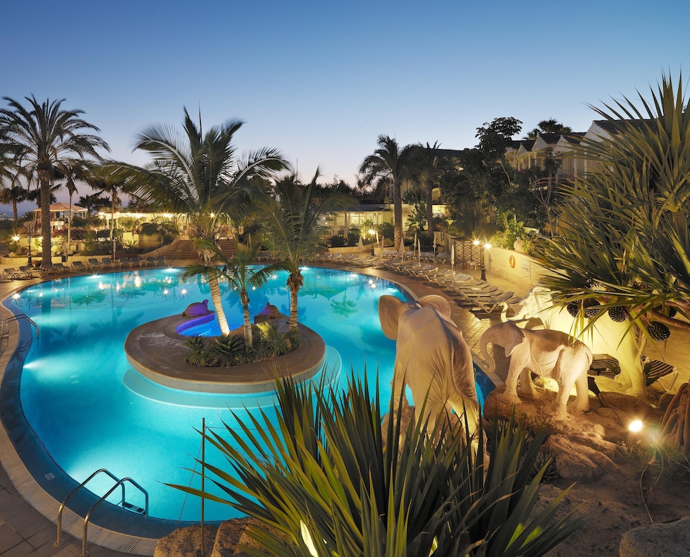 Gran Oasis Resort — Swimming pool in Playa de las Americas, Canary Islands