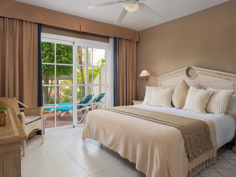 Gran Oasis Resort — Hotel rooms in Playa de las Americas, Canary Islands