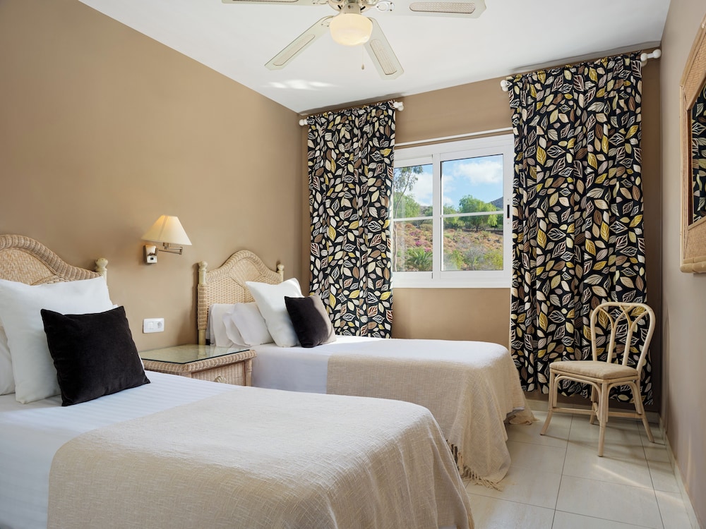 Gran Oasis Resort — Hotel rooms in Playa de las Americas, Canary Islands