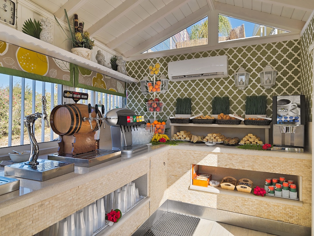 Gran Oasis Resort — Restaurant & bars in Playa de las Americas, Canary Islands