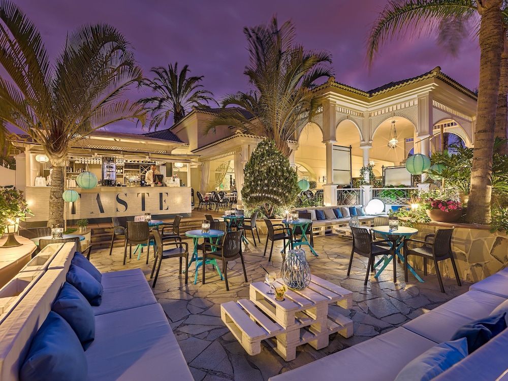 Gran Oasis Resort — Restaurant & bars in Playa de las Americas, Canary Islands