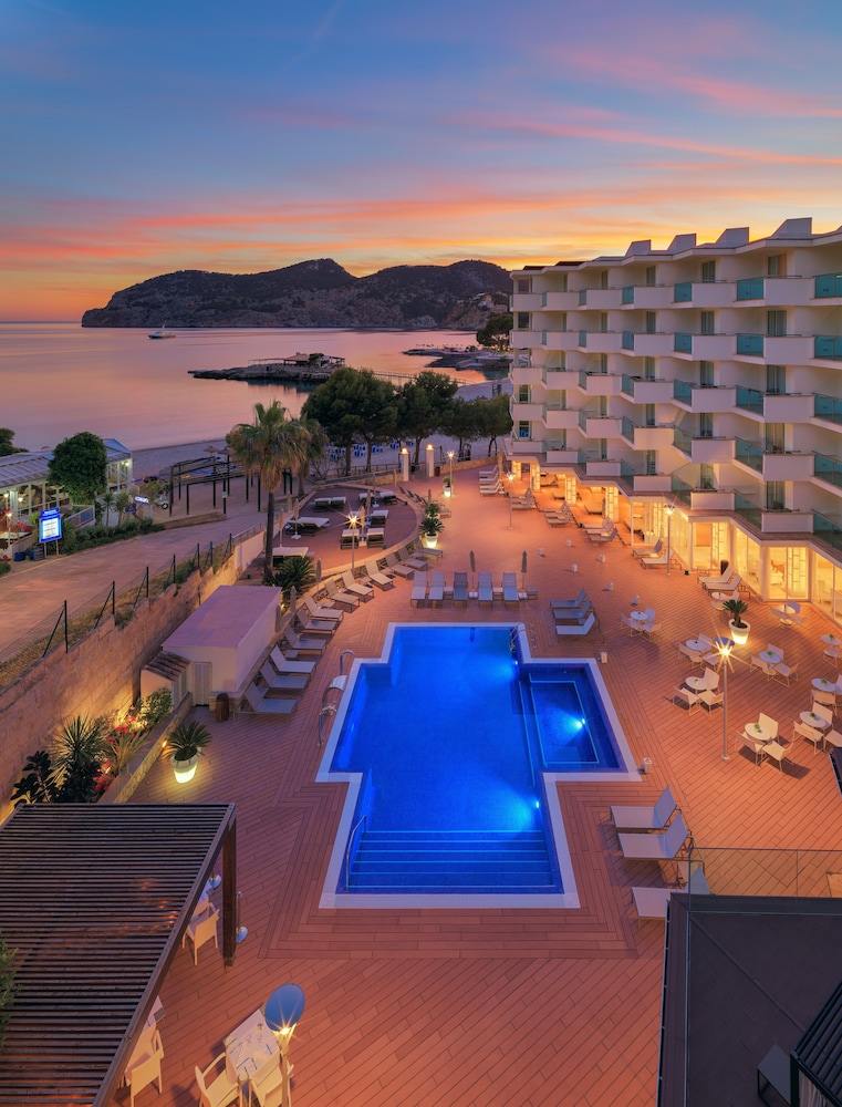Boutique Hotel H10 Blue Mar - Adults Only — Swimming pool in Andratx, Balearic Islands