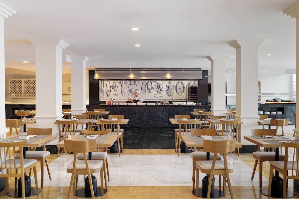 Boutique Hotel H10 Blue Mar - Adults Only — Restaurant & bars in Andratx, Balearic Islands