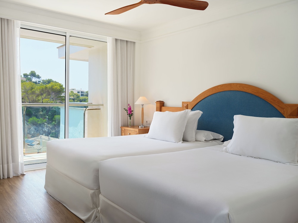 Boutique Hotel H10 Blue Mar - Adults Only — Hotel rooms in Andratx, Balearic Islands