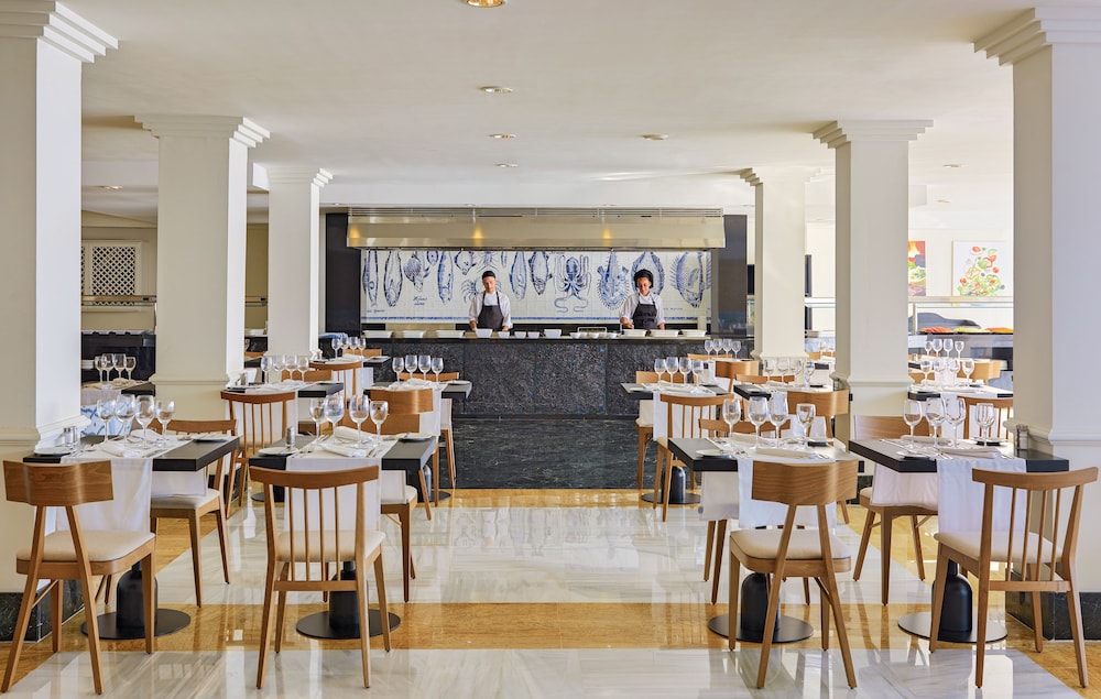 Boutique Hotel H10 Blue Mar - Adults Only — Restaurant & bars in Andratx, Balearic Islands