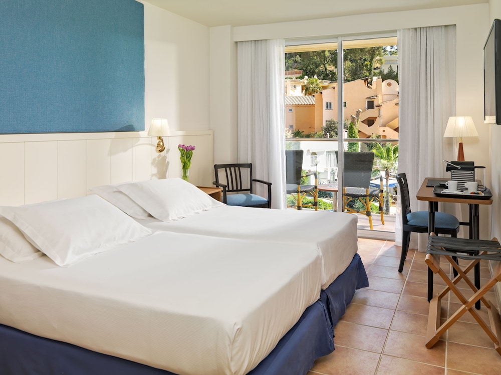 Boutique Hotel H10 Blue Mar - Adults Only — Hotel rooms in Andratx, Balearic Islands