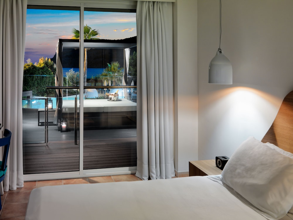 Boutique Hotel H10 Blue Mar - Adults Only — Hotel rooms in Andratx, Balearic Islands