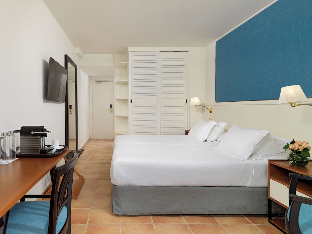Boutique Hotel H10 Blue Mar - Adults Only — Hotel rooms in Andratx, Balearic Islands