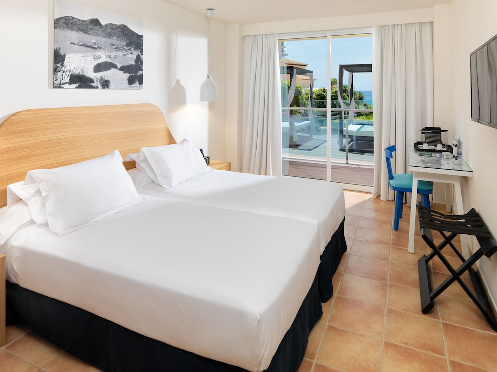 Boutique Hotel H10 Blue Mar - Adults Only — Hotel rooms in Andratx, Balearic Islands