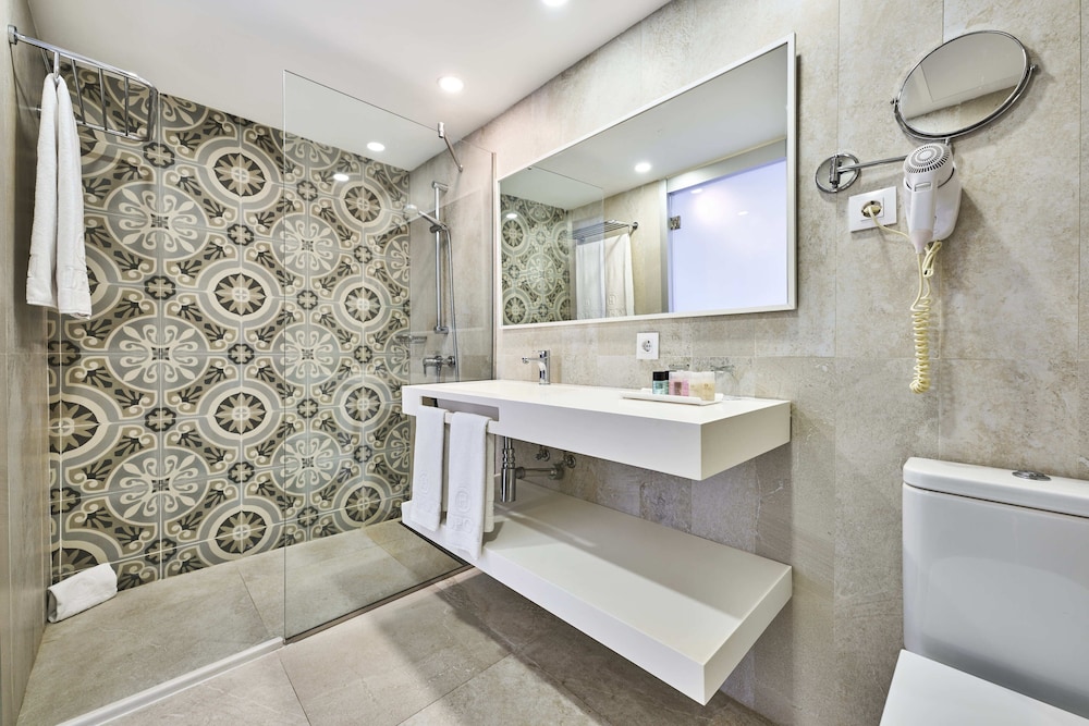 Hoposa Hotel & Apartments Villaconcha — Hotel rooms in Puerto Pollensa, Balearic Islands