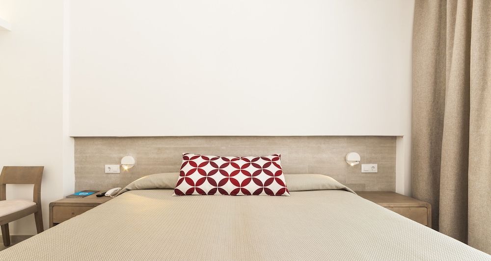 Hoposa Hotel & Apartments Villaconcha — Hotel rooms in Puerto Pollensa, Balearic Islands