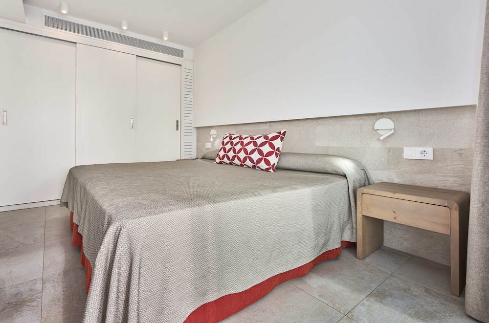 Hoposa Hotel & Apartments Villaconcha — Hotel rooms in Puerto Pollensa, Balearic Islands