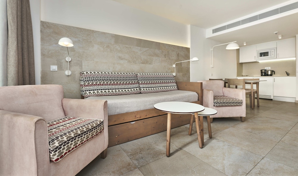 Hoposa Hotel & Apartments Villaconcha — Hotel rooms in Puerto Pollensa, Balearic Islands