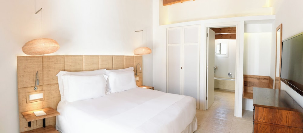 Torralbenc, a Small Luxury Hotel of the World — Hotel rooms in Cala'n Porter, Balearic Islands