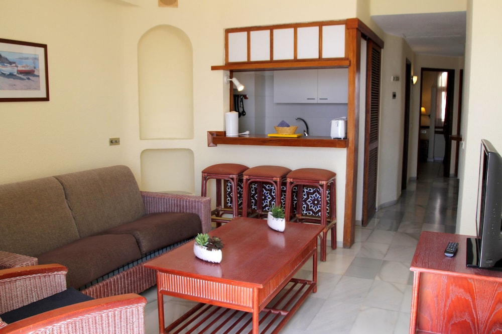 Hovima Atlantis — Hotel rooms in Costa Adeje, Canary Islands