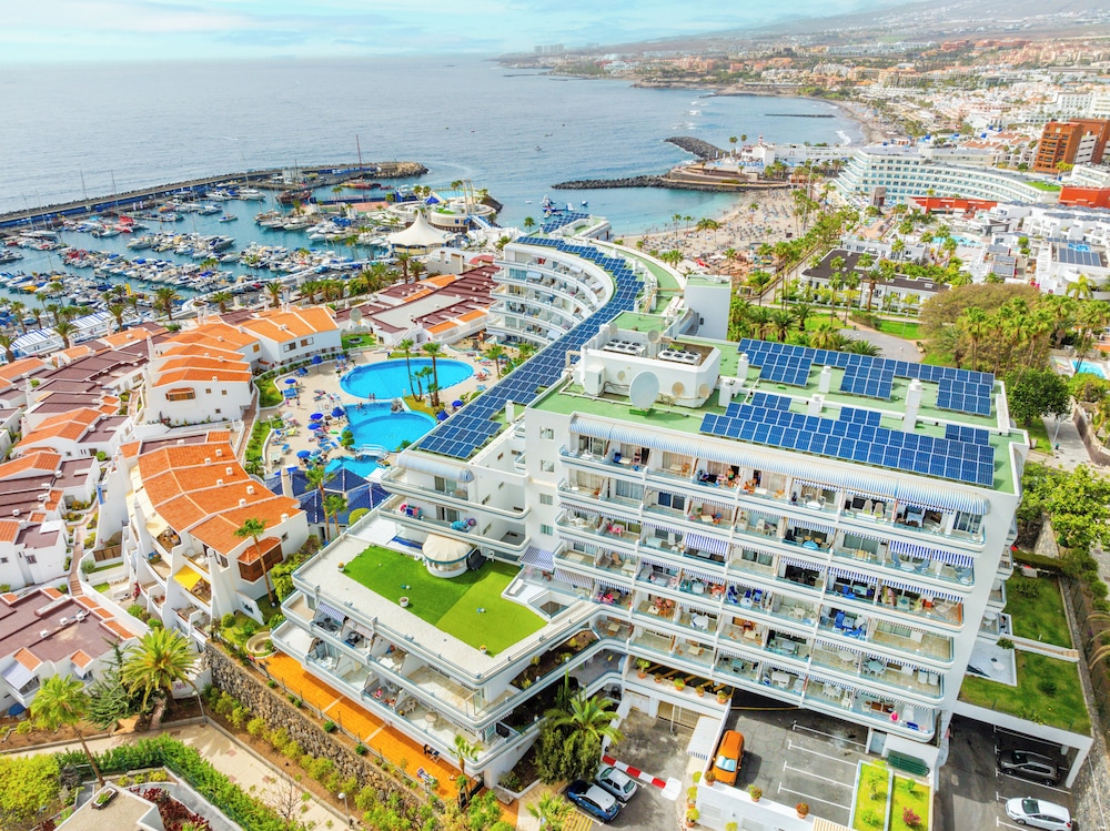 Hovima Atlantis — Hotel building in Costa Adeje, Canary Islands