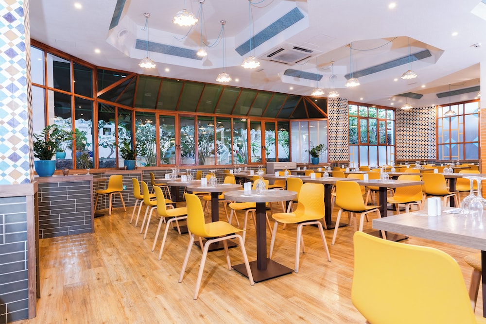 Hovima Panorama — Restaurant & bars in Costa Adeje, Canary Islands