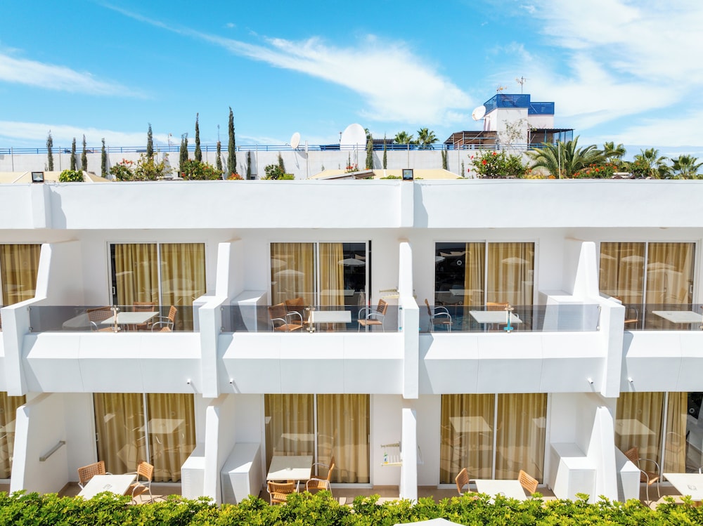 Hovima Panorama — Hotel building in Costa Adeje, Canary Islands