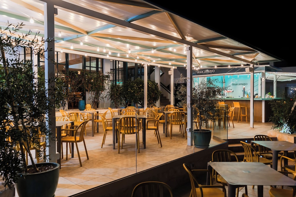 Hovima Panorama — Restaurant & bars in Costa Adeje, Canary Islands