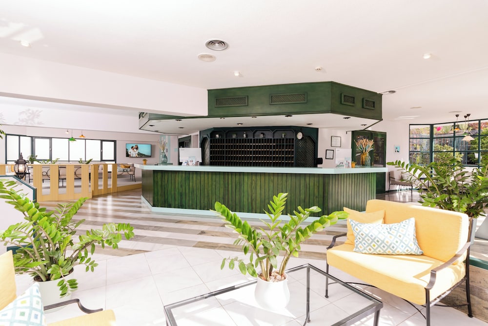 Hovima Panorama — Hotel building in Costa Adeje, Canary Islands