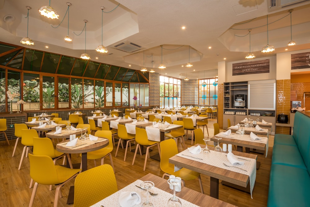 Hovima Panorama — Restaurant & bars in Costa Adeje, Canary Islands