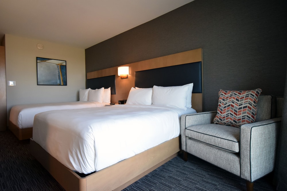 Legacy Hotel at IMG Academy — Hotel rooms in Bradenton, Florida