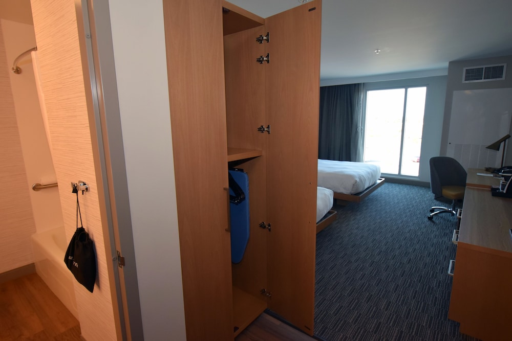 Legacy Hotel at IMG Academy — Hotel rooms in Bradenton, Florida