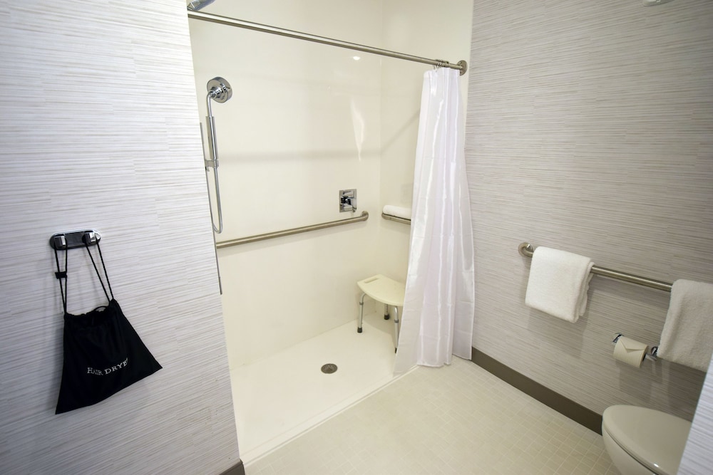 Legacy Hotel at IMG Academy — Hotel rooms in Bradenton, Florida