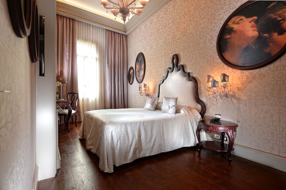 Hotel Palazzetto Madonna — Hotel rooms in Venice, Veneto