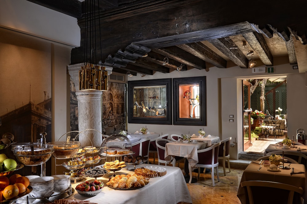 Hotel Palazzetto Madonna — Restaurant & bars in Venice, Veneto