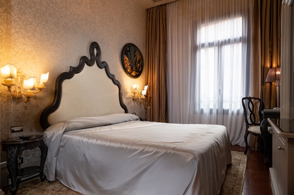 Hotel Palazzetto Madonna — Hotel rooms in Venice, Veneto