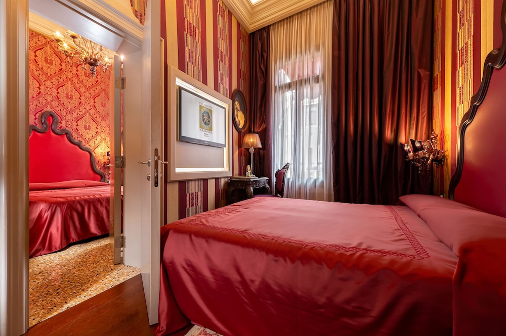 Hotel Palazzetto Madonna — Hotel rooms in Venice, Veneto