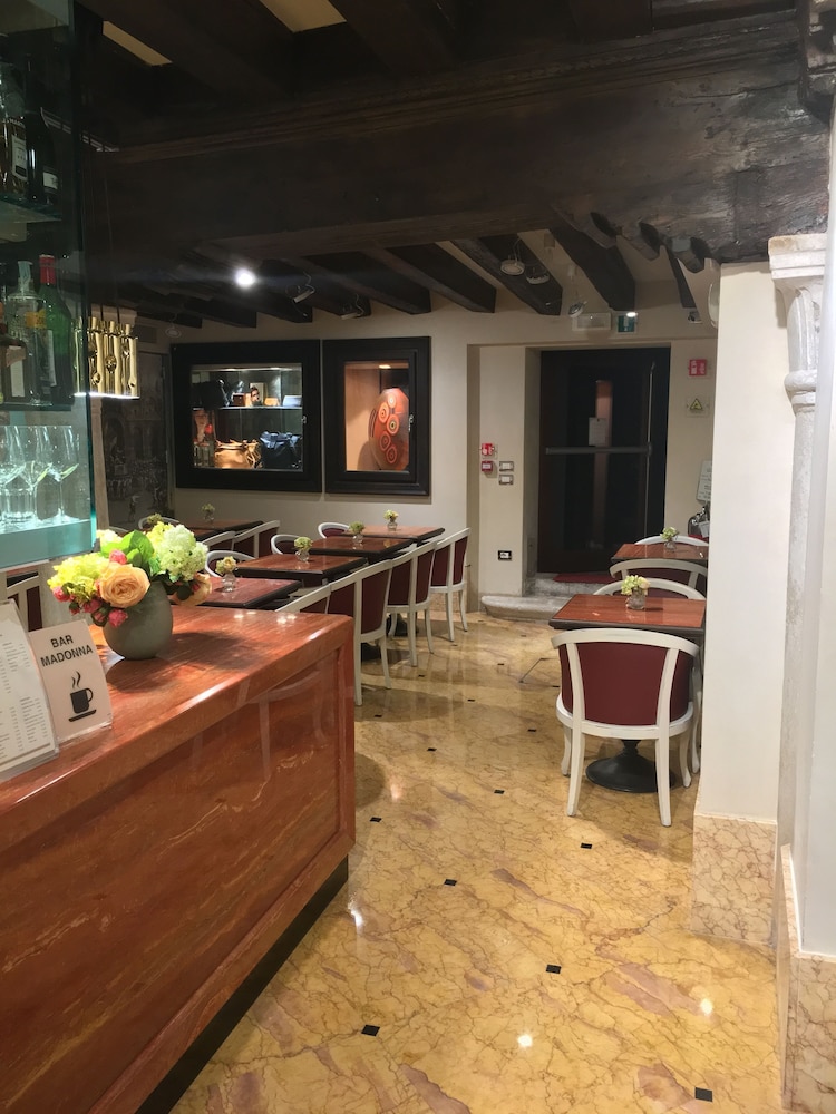 Hotel Palazzetto Madonna — Restaurant & bars in Venice, Veneto
