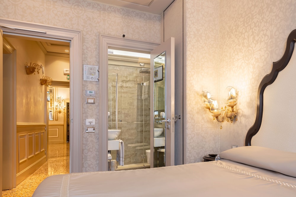 Hotel Palazzetto Madonna — Hotel rooms in Venice, Veneto