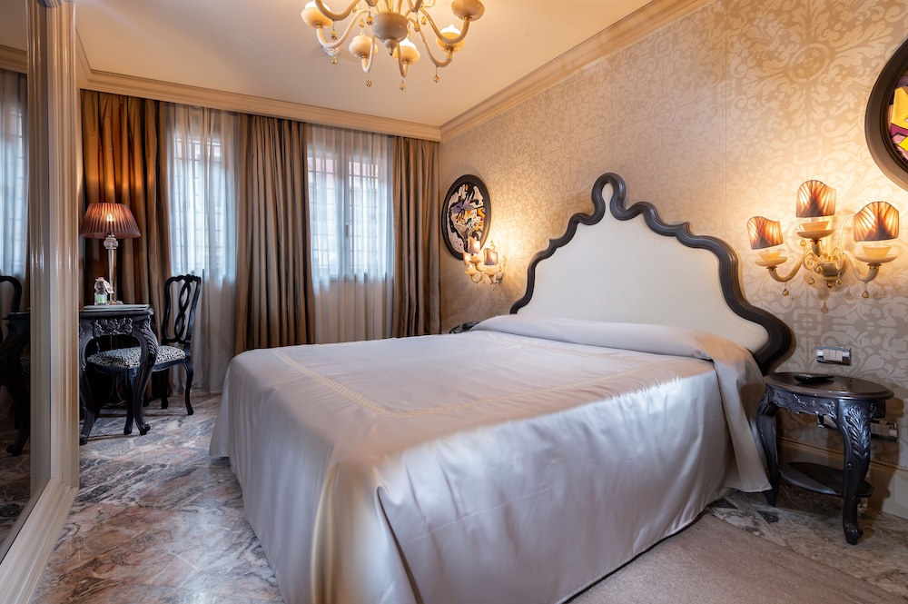 Hotel Palazzetto Madonna — Hotel rooms in Venice, Veneto