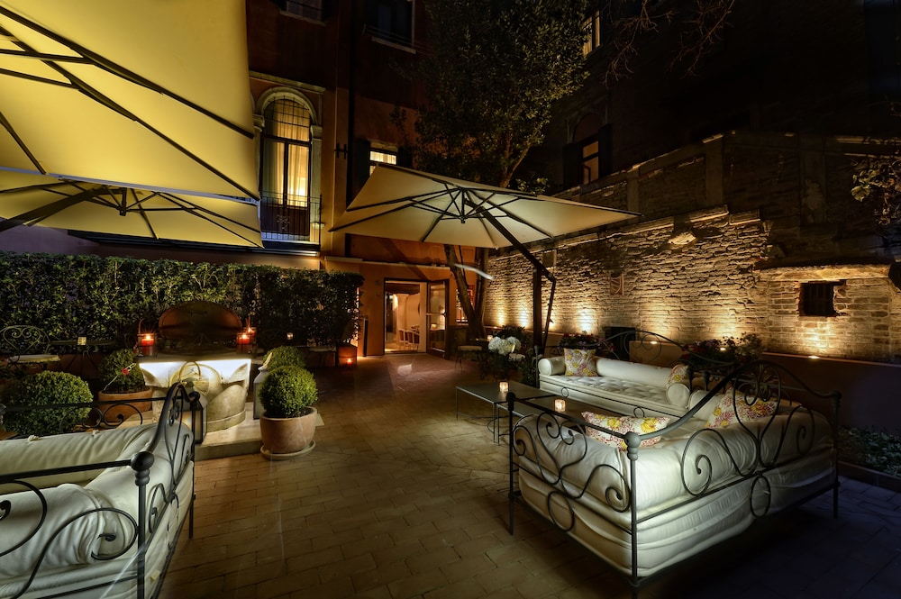 Hotel Palazzetto Madonna — Restaurant & bars in Venice, Veneto