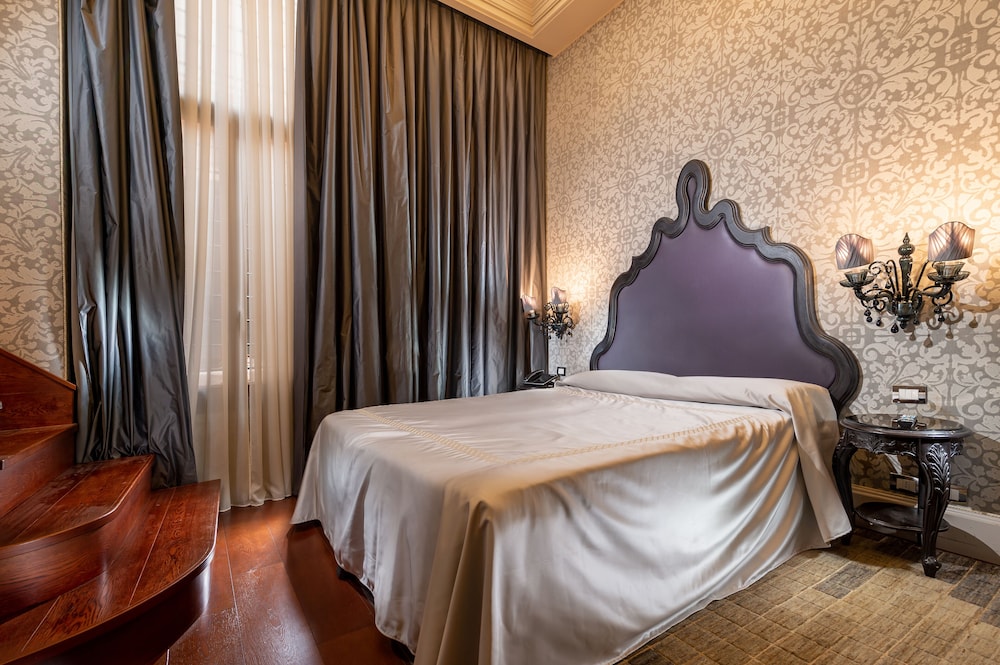 Hotel Palazzetto Madonna — Hotel rooms in Venice, Veneto