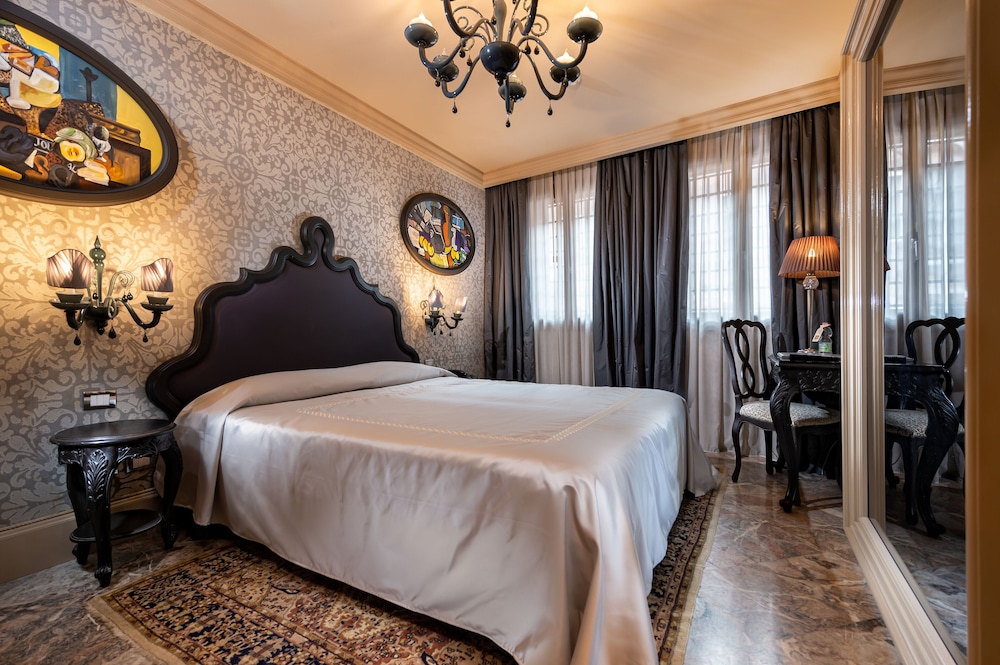 Hotel Palazzetto Madonna — Hotel rooms in Venice, Veneto