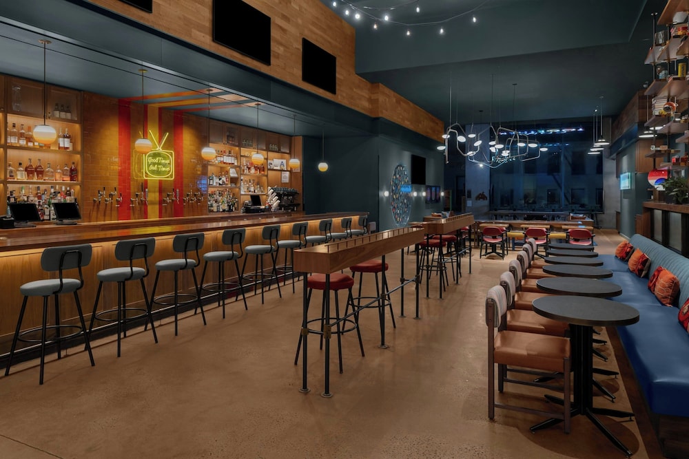 Moxy NYC Downtown — Restaurant & bars in New York City, New York State