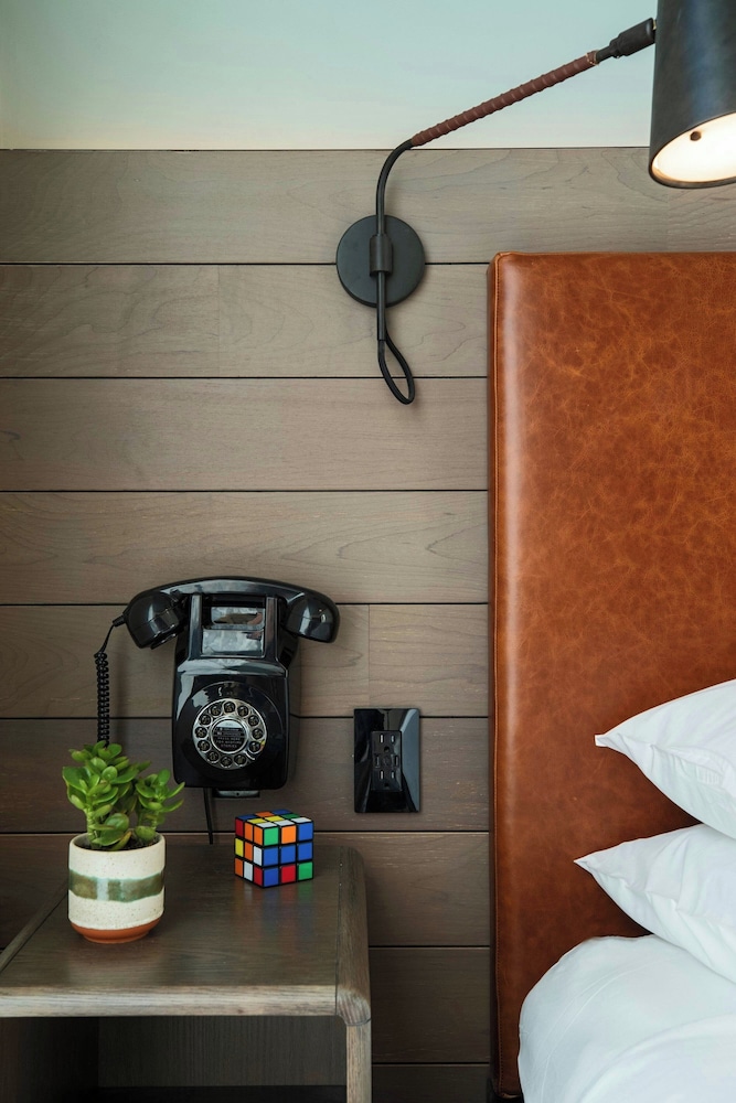 Moxy NYC Downtown — Hotel rooms in New York City, New York State